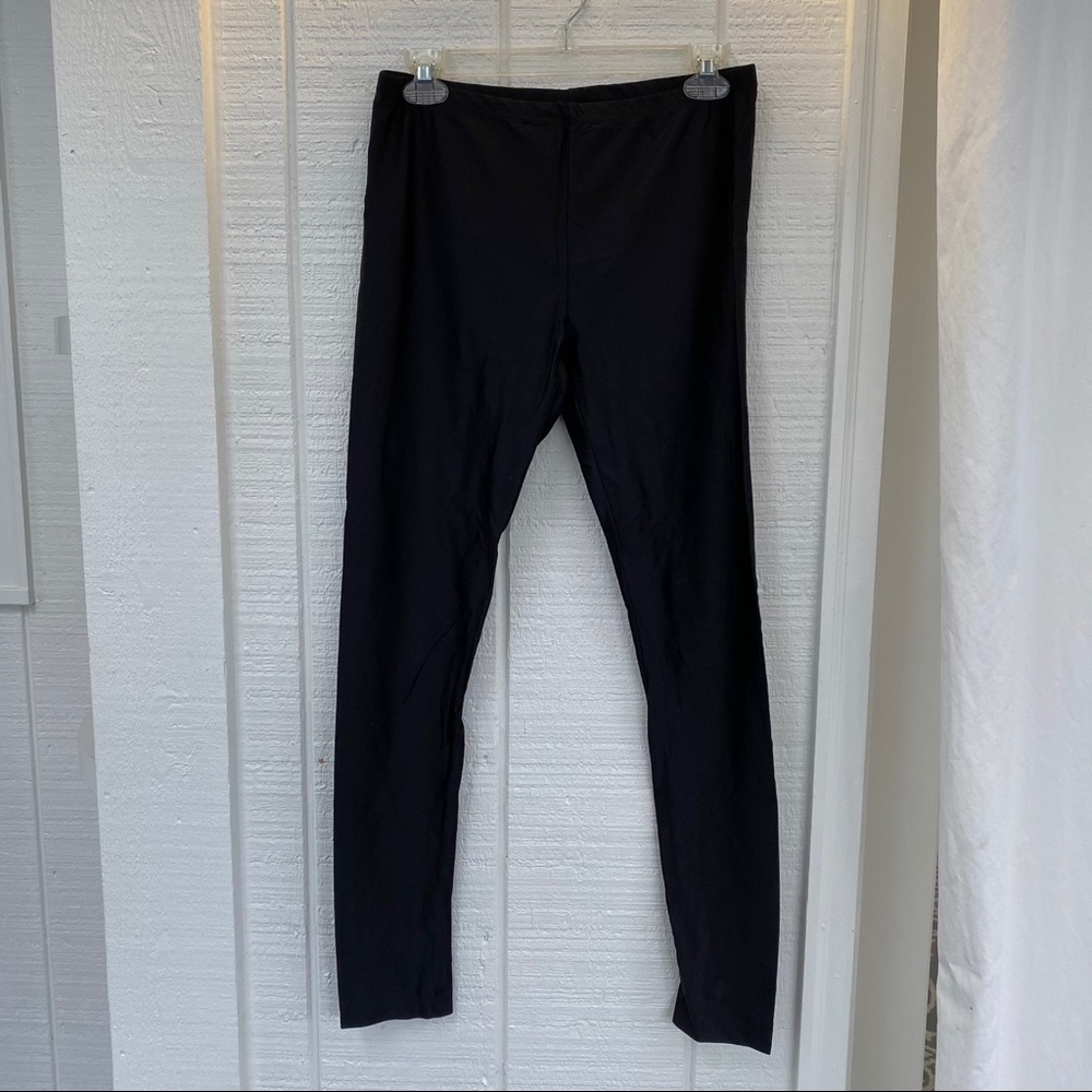 Super sleek and comfy shiny mid-rise leggings!